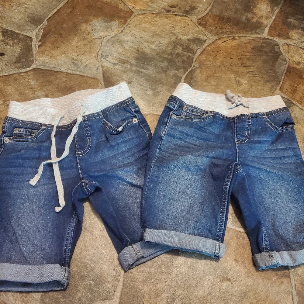 Girls pull on denim shorts